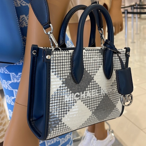 Michael Kors Mirella Extra-Small Logo Crossbody XBODY Shopper Bag
Navy 
NWT - Picture 4 of 16